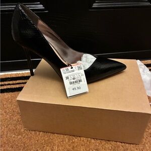 Zara Black Textured Heels